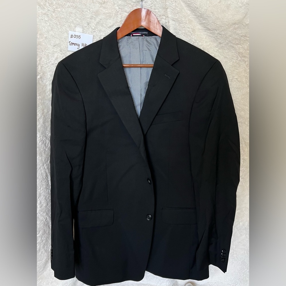 Tommy Hilfiger Suit Jacket
Size 42L
#035